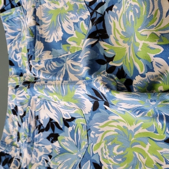 For the republic, Bermuda shorts. Beautiful print,‎ blue-black green. Size 8 - Picture 5 of 10
